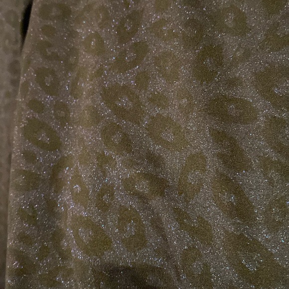 Brand new Kyodan 2 piece blue sparkly cheetah print work out set 😍😍😍 - Picture 4 of 17